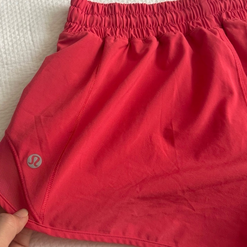 Lululemon Hotty Hot Short II *2.5" - Heartthrob SZ 8 - Picture 4 of 6